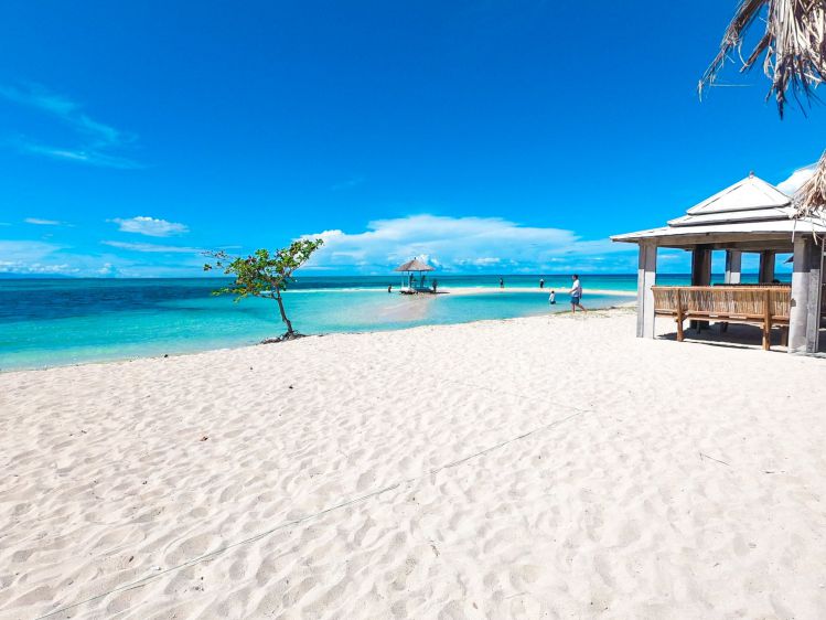Island hopping to Pandanon Island