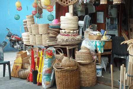 Handcrafted goods like baskets, wooden crafts, and souvenirs at Carbon Market