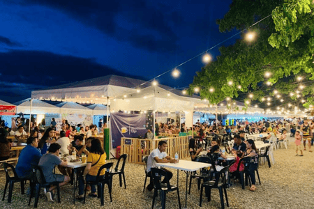 People dining and enjoying at Mercato de Mactan Food Park