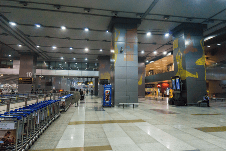 airport with few passengers