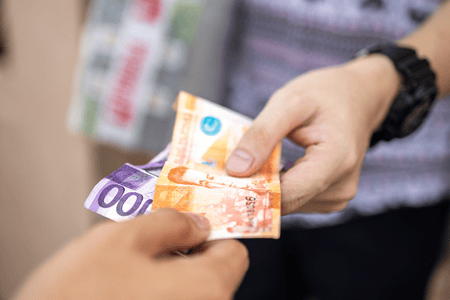 A person handing over cash