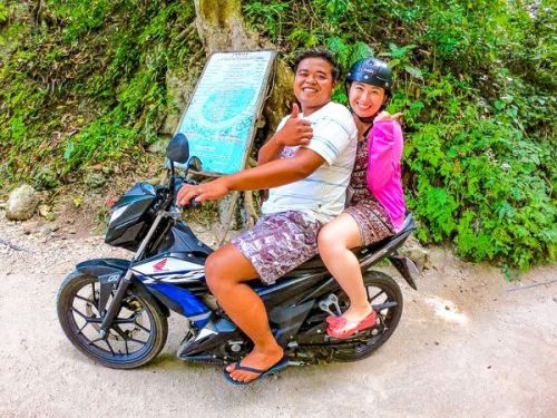 ①バイクで開始地点の山頂付近へ移動